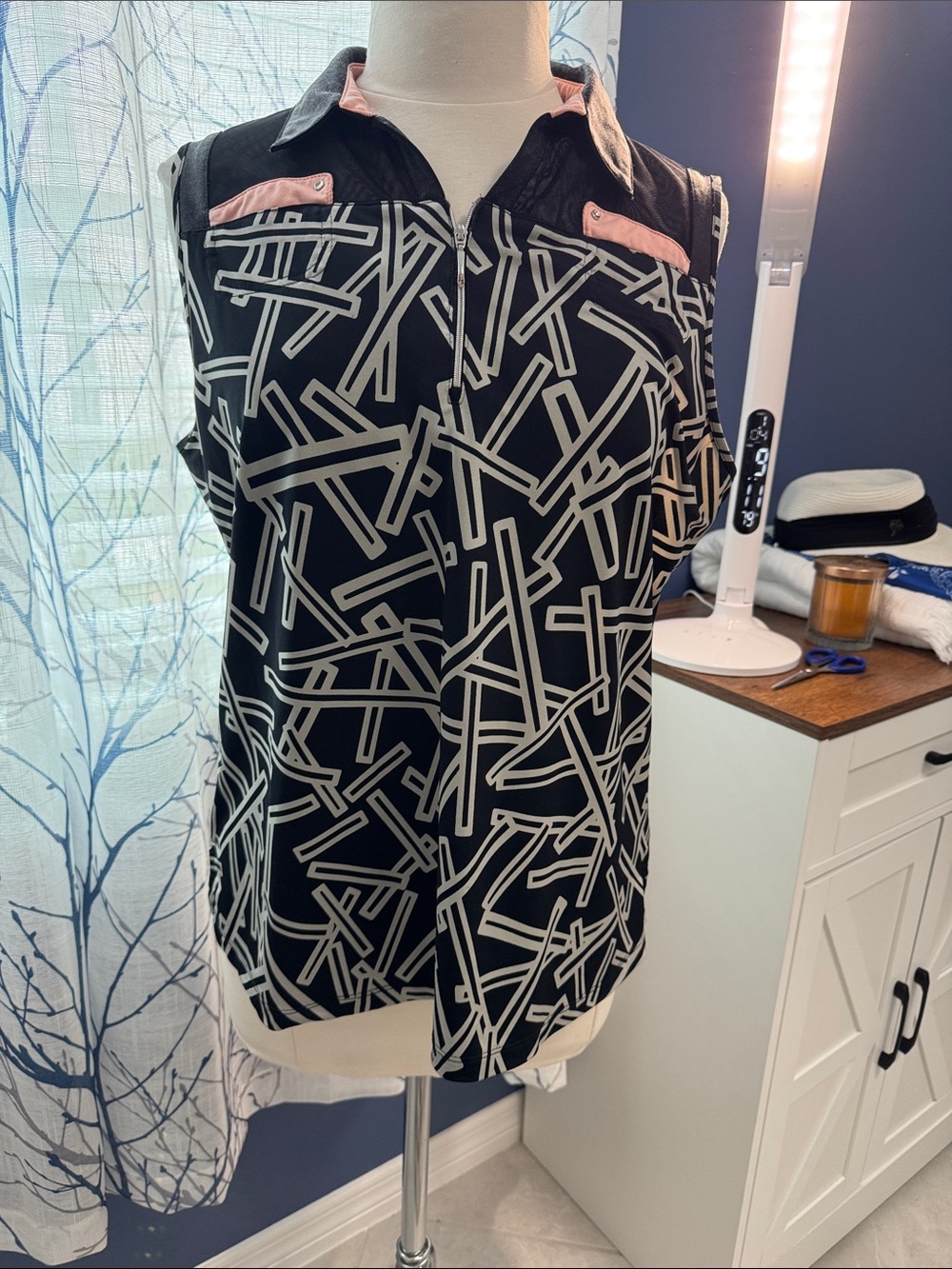 Jamie sadock - Sleeveless Black & Cream Geometric Print Polo Top